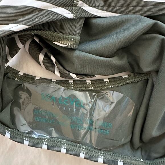 Sea Level Swim Australia Short Sleeve Front Zip One Piece Swimsuit Sz 12 UPF 50+ - Picture 12 of 12